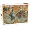 Pudełko puzzli przedstawia starą mapę świata z dwoma dużymi okrągłymi mapami kontynentów oraz mniejszymi mapami i ilustracjami wokół nich. Na opakowaniu widnieje napis "PUZZLE 500", a w rogu znajduje się logo "TACTIC".