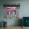 Wieszak na medale i numery startowe GOCKOWIAK Never give up Wyposażenie 20 x koszulka na numery startowe