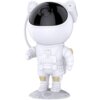 Biały projektor w kształcie astronauty z czarnym, błyszczącym wizjerem na hełmie, stojący na podstawce przypominającej powierzchnię księżyca. Astronauta ma szczegółowo odwzorowany skafander z elementami ozdobnymi w kolorze złotym.