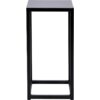 Czarny, metalowy kwietnik o prostokątnej podstawie i minimalistycznym designie, wykonany w stylu loftowym. Produkt ma prostą konstrukcję z czterema nogami połączonymi u dołu.