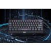 Na zdjęciu widoczna jest klawiatura z podświetleniem RGB, unosząca się nad powierzchnią wody z rozpryskami. Na klawiaturze znajduje się napis "BORN FOR GAMING", a poniżej logo "MARVO".
