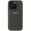 Czarne etui na telefon z trzema wycięciami na aparaty fotograficzne oraz logo Audi z czterema pierścieniami umieszczonym centralnie. Dolna część etui ma wzór przypominający plastry miodu.