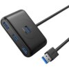 Czarny hub USB z czterema portami USB 3.0 oraz kablem zakończonym wtykiem USB, na powierzchni widoczne jest logo "UGREEN". Produkt ma kompaktowy, prostokątny kształt z zaokrąglonymi krawędziami.