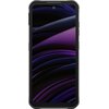 Na zdjęciu widoczny jest smartfon z dużym ekranem, na którym wyświetlany jest abstrakcyjny wzór w odcieniach fioletu i czerni. Obudowa urządzenia jest w kolorze szarym, a na górze ekranu znajduje się mały otwór na kamerę.