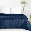 Koc EUROFIRANY Soft 170 x 210 cm Granatowy Wzór Wytłoczony