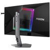 Monitor o nowoczesnym designie z widocznym logo "AGON" na tylnej obudowie, posiada podświetlenie LED w kształcie sześciokąta w kolorach tęczy. Monitor jest zamontowany na solidnej podstawie z regulacją wysokości.