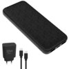 Czarny powerbank z teksturowaną powierzchnią, posiadający cztery niebieskie diody LED oraz dwa porty USB, obok znajduje się czarna ładowarka z napisem "20W PD 3.0" i dwa kable USB-C.