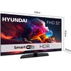 Telewizor marki HYUNDAI z ekranem o przekątnej 32 cale, wyświetlający kolorową grafikę z chmurami, posiada oznaczenia "FHD 32"", "Smart WiFi" oraz "HDR". Wymiary telewizora to 73,00 cm szerokości, 47,50 cm wysokości i 18,50 cm głębokości.