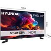 Telewizor marki HYUNDAI z ekranem o przekątnej 40 cali, wyświetlający kolorową grafikę chmur, z napisami "FHD 40"", "Smart WiFi" oraz "HDR". Wymiary telewizora to 90,50 cm szerokości, 55,50 cm wysokości i 17,50 cm głębokości.