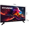 Telewizor marki HYUNDAI o przekątnej ekranu 32 cale, z kolorowym obrazem przedstawiającym dynamiczne chmury i góry, ma wymiary 73,00 cm szerokości, 47,00 cm wysokości i 17,00 cm głębokości. Na ekranie widoczne jest logo HYUNDAI oraz oznaczenie "32"".