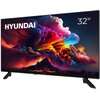 Telewizor z wyświetlaczem przedstawiającym kolorową, abstrakcyjną grafikę chmur i gór, z widocznym logo "HYUNDAI" oraz oznaczeniem "32"". Na dolnej ramce telewizora znajduje się również napis "HYUNDAI".