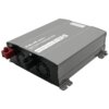 Szara ładowarka z widocznym logo "Qoltec" oraz napisem "Battery Charger 80A" na górnej powierzchni, posiada dwa wentylatory i złącza w kolorze czerwonym i czarnym. Na obudowie znajdują się także piktogramy oraz oznaczenia techniczne, w tym "80A" i "12-15V