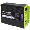 Czarna ładowarka z zielonymi bokami, oznaczona jako "Monolith by Qoltec BATTERY CHARGER 90A Model: 51919", posiada etykietę z informacjami o producencie, specyfikacjami technicznymi oraz ikonami certyfikatów. Widoczne są także opcje wyboru typu baterii: L