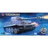 Na zdjęciu znajduje się model czołgu z serii "Quickbuild" marki Airfix, oznaczony jako "Tiger I" w skali 1:35, z napisem "No Glue - No Paint - Just Build!" oraz oznaczeniem wiekowym "6+". W tle widoczne są elementy architektury i płomienie, a w rogu znajd