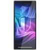 Na zdjęciu widoczny jest smartfon z kolorowym, abstrakcyjnym tłem na ekranie, przedstawiającym falujące, jedwabiste materiały w odcieniach niebieskiego, fioletowego i różowego. Na ekranie znajduje się również symbol tarczy, sugerujący ochronę.