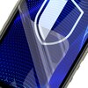 Na zdjęciu widoczny jest telefon z nałożonym szkłem hybrydowym, które częściowo unosi się nad ekranem. Tło ekranu telefonu jest niebieskie z białymi kropkami i widocznym białym konturem tarczy.
