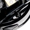 Część kosiarki spalinowej z widocznym elementem mechanicznym oraz naklejką z ikoną przedstawiającą instrukcję obsługi. Na obudowie znajduje się logo "NAC".