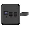 Czarny powerbank z wyświetlaczem pokazującym "100%" oraz sześcioma portami USB i przyciskiem zasilania. Produkt posiada pasek do przenoszenia.