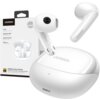 Białe słuchawki douszne z logo "UGREEN" są przedstawione obok opakowania, na którym widnieje napis: "UGREEN HiTune H6 Pro Hybrid Active Noise-Cancelling Earbuds". Na opakowaniu znajdują się również informacje: "6-Mic", "Adaptive ANC", "Spatial Sound", "30Hrs Max".