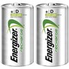 Dwa srebrne akumulatorki z widocznym napisem "Energizer recharge" oraz oznaczeniem "+D 2500 mAh ACCU Nickel-Metal Hydride". Na akumulatorkach znajduje się zielony element graficzny.