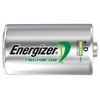 Srebrny akumulatorek z widocznym logo "Energizer" oraz napisem "recharge" w kolorze zielonym. Na akumulatorku znajdują się oznaczenia: "+ D", "2500 mAh", "ACCU", "Model: E95-H NH20R".