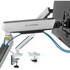 Biały uchwyt do monitora z logo "ULTRADESK" zamontowany na biurku, z widocznymi niebieskimi kablami i elementami mocującymi. Uchwyt jest przymocowany do monitora, a jego konstrukcja umożliwia regulację położenia.