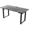 Czarne biurko gamingowe z prostokątnym blatem i solidnymi metalowymi nogami, na blacie widoczna jest podkładka z logo "ULTRADESK". Na krawędzi biurka znajduje się panel sterujący z kilkoma przyciskami.