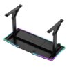 Czarne biurko gamingowe z podświetleniem RGB na krawędziach, widoczne od spodu z dwoma metalowymi nogami. Na jednej z nóg znajduje się logo "ULTRADESK".