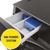 Szuflada pralki z dwoma komorami, z których jedna zawiera niebieski pojemnik z napisem "MAX". Na żółtym tle widnieje napis "MIX POWER SYSTEM".