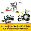 Na zdjęciu znajdują się trzy zestawy LEGO przedstawiające kota z numerem 31163, aparat fotograficzny z numerem 31147 oraz pandy z numerem 31165. Na dole widnieje napis: "Korzystaj z aplikacji LEGO Builder lub drukowanych instrukcji".