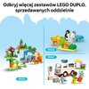 Na zdjęciu widoczne są trzy zestawy klocków LEGO DUPLO, przedstawione na niebieskim tle z białymi sylwetkami budynków. Na górze znajduje się napis: "Odkryj więcej zestawów LEGO DUPLO, sprzedawanych oddzielnie", a poniżej zestawy oznaczone numerami: 10446 