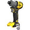 Na zdjęciu znajduje się żółto-czarna wkrętarka akumulatorowa z napisem "STANLEY FATMAX" oraz oznaczeniem "V20" na obudowie. Produkt posiada ergonomiczny uchwyt i metalowy klips do zawieszenia, a na dolnej części widnieje napis "BRUSHLESS MOTOR".