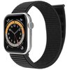 Czarny pasek do zegarka Apple Watch z wyraźnym, plecionym wzorem, przymocowany do zegarka z okrągłą tarczą wyświetlającą godzinę 10:09. Na ekranie widoczne są także wskaźniki UV i temperatury oraz napis "COOL DUA LIPA".