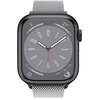 Srebrny pasek Milanese do zegarka Apple Watch jest przymocowany do czarnej koperty zegarka z szarą tarczą, na której widoczne są białe wskazówki i czerwony sekundnik. Na tarczy znajdują się cyfry oraz oznaczenia takie jak "UV", "21°", "375" i "04".