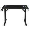 Czarne biurko gamingowe z kolorowymi wzorami na blacie, wyposażone w uchwyt na kubek i słuchawki. Na blacie widoczny jest napis "ULTRADESK".