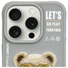 Szare etui na telefon z trzema widocznymi obiektywami aparatu oraz napisem "LET'S GO PLAY TOGETHER". Na etui znajduje się również napis "NIMMY Friends" oraz symbole ostrzegawcze i recyklingu, a także wizerunek misia.