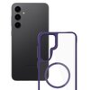 Na zdjęciu widoczny jest czarny smartfon z trzema obiektywami aparatu oraz przezroczysto-fioletowe etui z okrągłym wycięciem. Na obudowie telefonu znajduje się napis "Samsung".