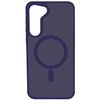 Fioletowe etui do telefonu z wycięciem na aparat oraz okrągłym wzorem na środku. Produkt przeznaczony jest do modelu Samsung Galaxy S24.