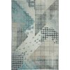 Dywan zewnętrzny o wymiarach 160 x 220 cm w kolorze turkusowym, z geometrycznym wzorem składającym się z kwadratów i kratki w różnych odcieniach turkusu, szarości i beżu. Wzór jest asymetryczny, z różnorodnymi teksturami i przejściami kolorystycznymi.