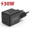 Czarna ładowarka sieciowa z napisem "hama" na górze oraz "30W GaN" z boku, z zielonym portem USB-C. Nad ładowarką widoczny jest czerwony napis "30W" z symbolem błyskawicy.