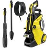 Żółto-czarna myjka ciśnieniowa z napisem "KARCHER K5 Power Control" oraz dwie czarne lancy i zwinięty wąż. Na urządzeniu widoczne są elementy sterujące i uchwyt do przenoszenia.