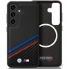 Czarne etui na telefon z trzema pionowymi otworami na aparaty, ozdobione trzema ukośnymi paskami w kolorach niebieskim, granatowym i czerwonym. Na dole widoczne są dwa logotypy: okrągłe logo BMW oraz logo z literą "M".