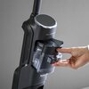 Czarny mop elektryczny z widocznym pojemnikiem na wodę, na którym znajduje się napis "DUAL TECHNOLOGY". Na dolnej części urządzenia widnieje napis "Tefal X-Clean".