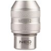 Na zdjęciu znajduje się metalowy adapter do gwintowników z wygrawerowanym oznaczeniem "M5-M12" oraz logo "NEO TOOLS" na dolnej części. Adapter ma teksturowaną powierzchnię z wzorem krzyżowym.
