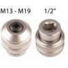 Dwa metalowe adaptery do gwintowników z widocznymi oznaczeniami "M13-M19" oraz "1/2", na jednym z nich znajduje się logo "NEO Tools". Adaptery mają srebrne wykończenie i widoczne są ich gniazda sześciokątne.
