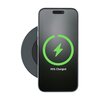 Na zdjęciu znajduje się telefon leżący na okrągłej ładowarce indukcyjnej. Na ekranie telefonu widoczna jest zielona ikona ładowania z napisem "95% Charged".
