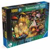 Pudełko puzzli Ravensburger przedstawia kolorową ilustrację domku z grzybami, otoczonego bujną roślinnością i fantastycznymi elementami. Na opakowaniu widnieje napis "Ravensburger Puzzle", "1000" oraz "Mushroom cottage".