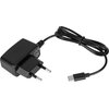 Czarny zasilacz sieciowy z dwoma bolcami i podłączonym kablem zakończonym wtykiem USB-C. Na zasilaczu widoczne są oznaczenia certyfikacyjne.