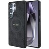 Czarne etui na telefon z teksturą i wzorem 4G, z wyraźnym napisem "GUESS" na środku. Etui posiada wycięcia na aparat i przyciski, a jego powierzchnia jest ozdobiona subtelnym, powtarzającym się wzorem.