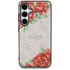 Etui na telefon w kolorze różowym z nadrukiem kwiatów i wzorem 4G, posiada metalowe logo "GUESS" na środku. Produkt jest przeznaczony do modelu Samsung Galaxy S25 i jest kompatybilny z MagSafe.